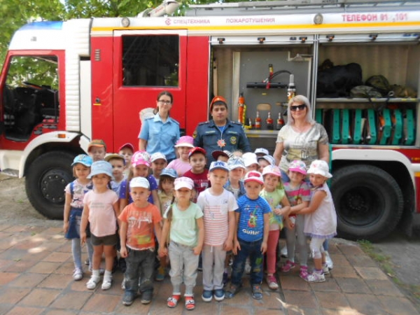 Пожарная дружина №10 в гостях у детского сада Березка